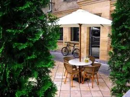 Retro Hostel & Tours