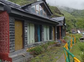 Chanshal resort, hotel in Rohru