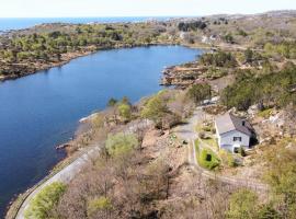 Pet Friendly Home In Lindesnes With Kitchen, hotel amb aparcament a Fjellskår