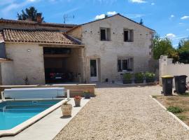 GRANGE DES ORCHIDEES (Avec piscine), hotel u gradu 'Marsac'