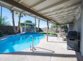 Modern Home! Pool & Jacuzzi (30% off for longterm), Ferienunterkunft in Las Vegas