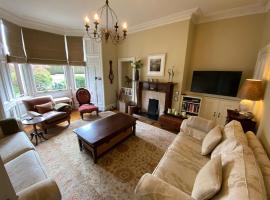 Braid Rd Stunning Villa: Edinburgh şehrinde bir daire