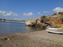 PRIVATE SEASIDE GUEST HOUSE..., sewaan penginapan tepi pantai di Agia Marina Mikrolimanou