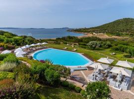 L'Ea Bianca Luxury Resort, hotel in Baja Sardinia
