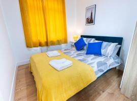 Beautiful 4 bedroom house with free parking Luton – hotel z parkingiem w mieście Kingsbourne Green