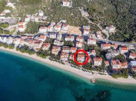 Apartments by the sea Tucepi, Makarska - 2694, ξενοδοχείο σε Tucepi