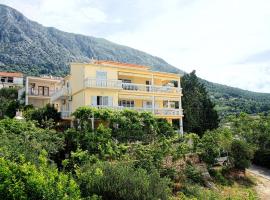 Apartments and rooms by the sea Zivogosce - Porat, Makarska - 2733, hotel v mestu Živogošće