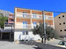 Apartments with a parking space Stanici, Omis - 2818, hotel in Tice