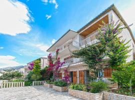 Apartments and rooms by the sea Brela, Makarska - 2752, hotell Brelas