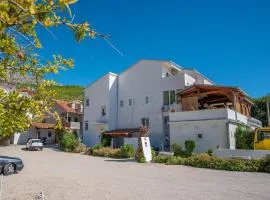 Apartments by the sea Sumpetar, Omis - 2808