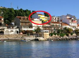 Apartments and rooms by the sea Milna, Hvar - 3074, guest house in Hvar
