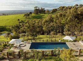 The Range에 위치한 호텔 TIMBA - Luxury bush retreat with pool, spa & gym