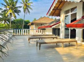 와이칼에 위치한 주차 가능한 호텔 Rosanuka Beach Villa