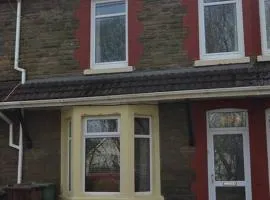 Entire 3 bedroom house near Caerphilly station