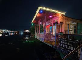 New Silver Jubilee Heritage Group Of Houseboats, hôtel à Srinagar