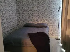 Hietman vierastalon sininen huone