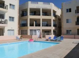 Sunset apartment with pool & 10 mins to Venus beach