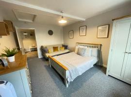 Westend Holiday Let 2 Brecon, hotel met parkeren in Brecon