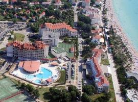 Hotel Corinthia II/III, ξενοδοχείο σε Baška