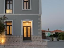 Villa Samos - Renovated stone villa with private pool- 2 min from the sea!, hytte i Samos