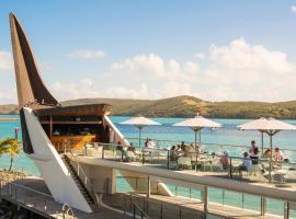 Yacht Club Villas on Hamilton Island by HIHA, отель на острове Гамильтон