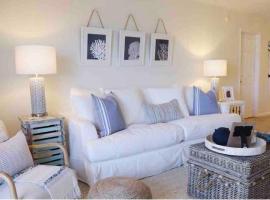 Your Happy Place ON THE BEACH!, apartment in Key Colony Beach