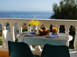 Maison individuelle avec vue sur mer - Les Lauriers, villa in Marine de Luri