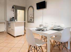 2 apartments next to a market and Piazza Santa Croce - HomeUnity