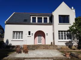 Villa sur la corniche vue mer, hótel í Concarneau