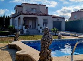 Villa Rosa de los Vientos, holiday home in Les tres Cales