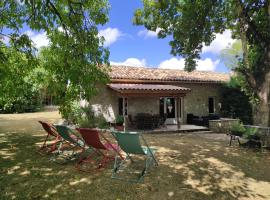 Gites de Nicou - Le Fournil, hotel with parking in Monflanquin