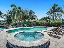 NEW Waterfront Oasis - Pool – Jacuzzi - 10 Min to Beach!