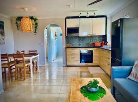 Broadbeach, Stylish Apartment Close To everything