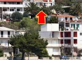 Apartments by the sea Igrane, Makarska - 5266, hotell i Igrane