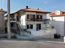 Apartments and rooms with parking space Vrbnik, Krk - 5301, guest house in Vrbnik