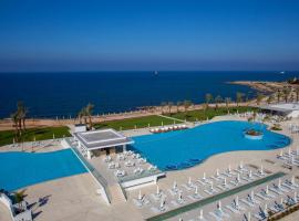 King Evelthon Beach Hotel & Resort, hotel v mestu Paphos City