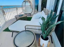 Beach Oasis 704 Lovely Daytona ocean front for 5 sleeps up to 12, hotel in Daytona Beach