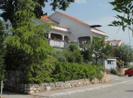 Apartments with parking space Njivice, Krk - 5427，位于奈维斯的酒店