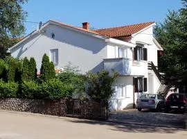 Apartments with parking space Vantacici, Krk - 5425
