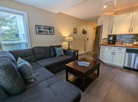 Steps to All New Gondola, Sleeps 4 with Free Parking, family hotel in Whistler