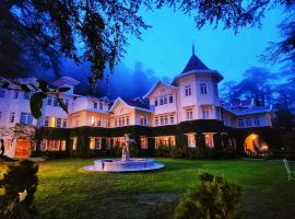 Woodville Palace Shimla ( A Heritage property since 1938 ), hotel em Shimla