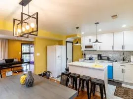 Luxury spacious charming DC row house plus free parking