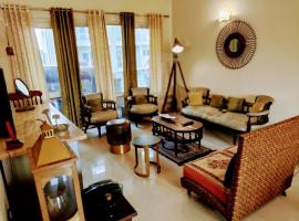 Luxurious Affordable Serviced Apt PariChowk/ExpoMart/Expressway Noida، فندق في نويدا الكبرى