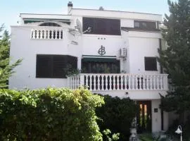 Apartments and rooms with parking space Klenovica, Novi Vinodolski - 5590