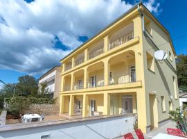 Apartments with a parking space Dramalj, Crikvenica - 5592, hôtel 4 étoiles à Dramalj