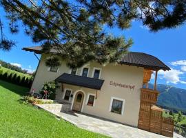 Schönhuberhof Apartment Panoramablick, hotel em Brunico