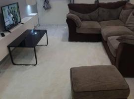 Tapis Guest House, hotel with parking in Brikama