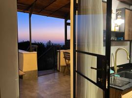 תניא, self catering accommodation in Gilon