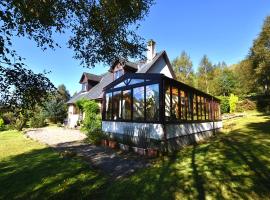 Tarmachan Cottage - West Highland Getaway, hotelli kohteessa Fort William lähellä maamerkkiä Glenfinnan Monument