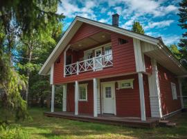 Iisland Uoma Lovely house and sauna by the river: Ii şehrinde bir otel
